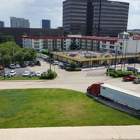 Gateway Hotel Dallas Park Central מראה חיצוני תמונה