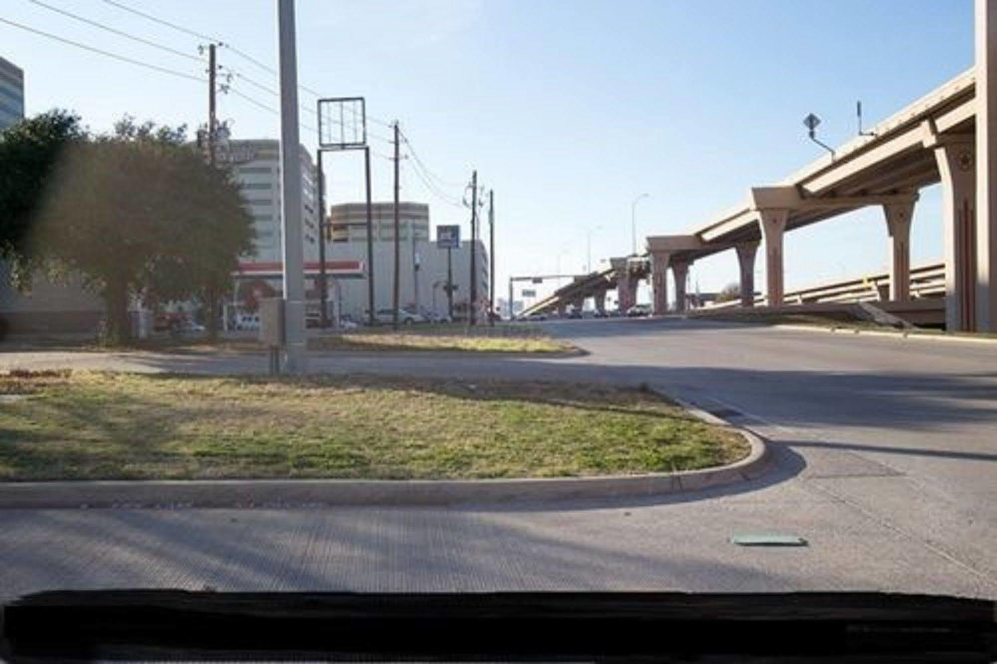 Gateway Hotel Dallas Park Central מראה חיצוני תמונה