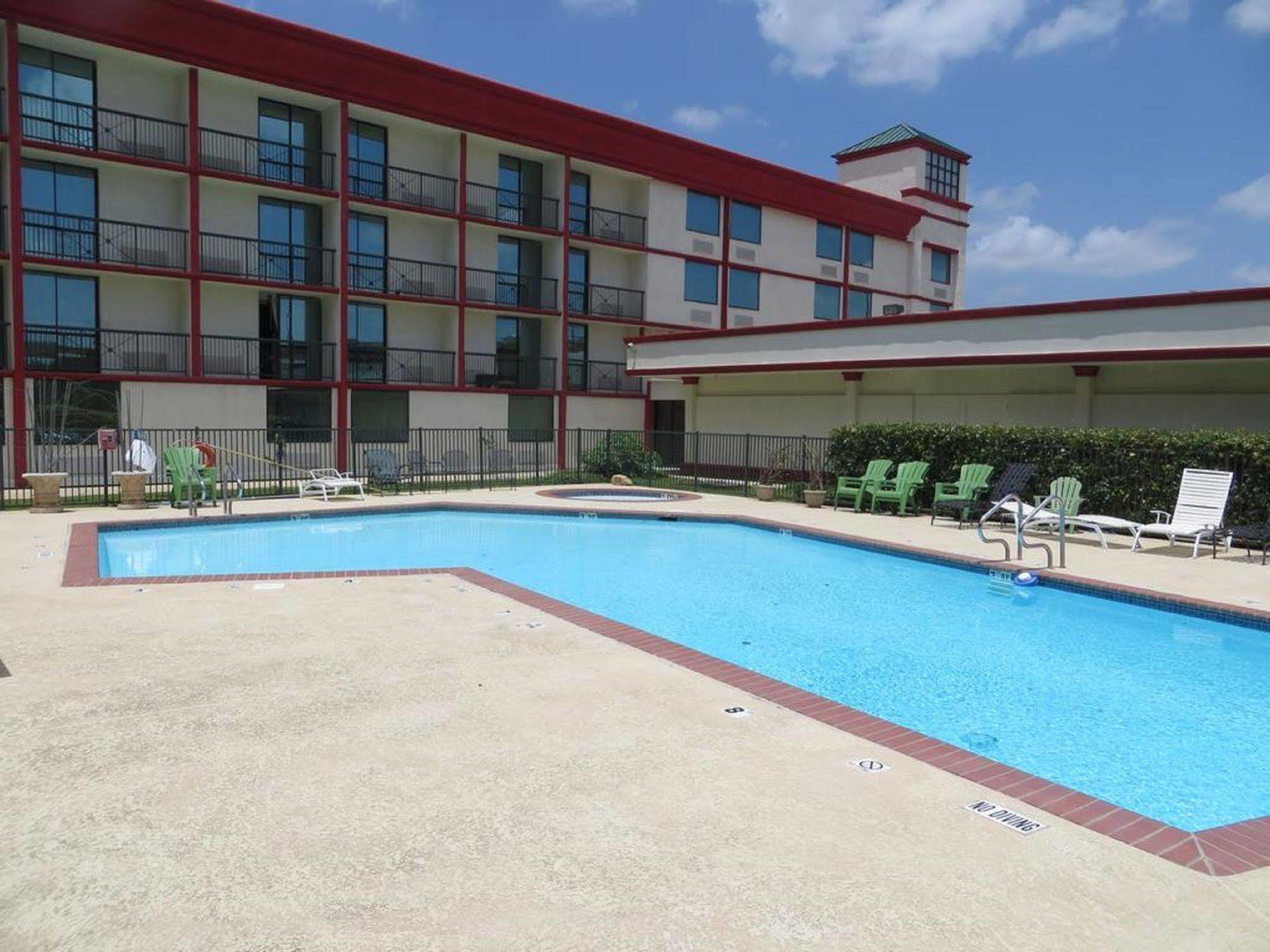Gateway Hotel Dallas Park Central מראה חיצוני תמונה