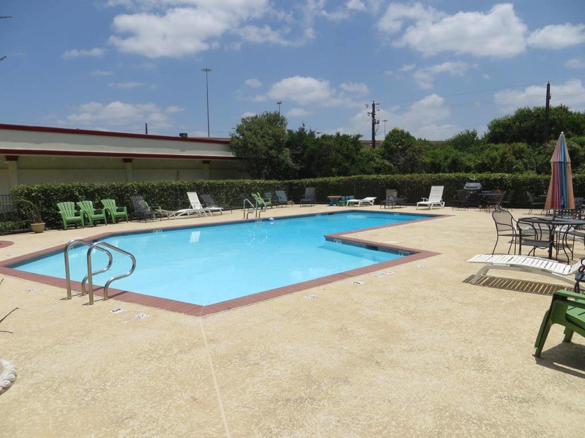 Gateway Hotel Dallas Park Central מראה חיצוני תמונה