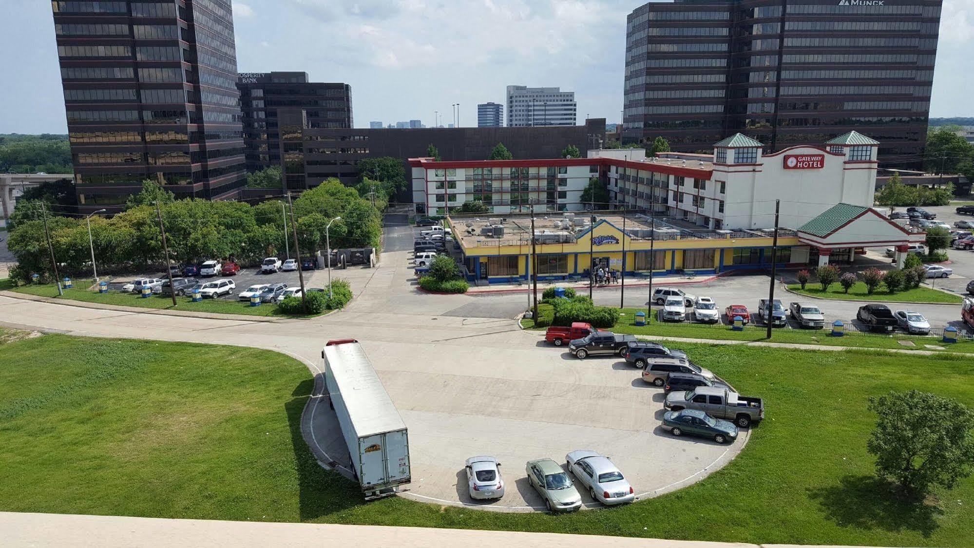 Gateway Hotel Dallas Park Central מראה חיצוני תמונה