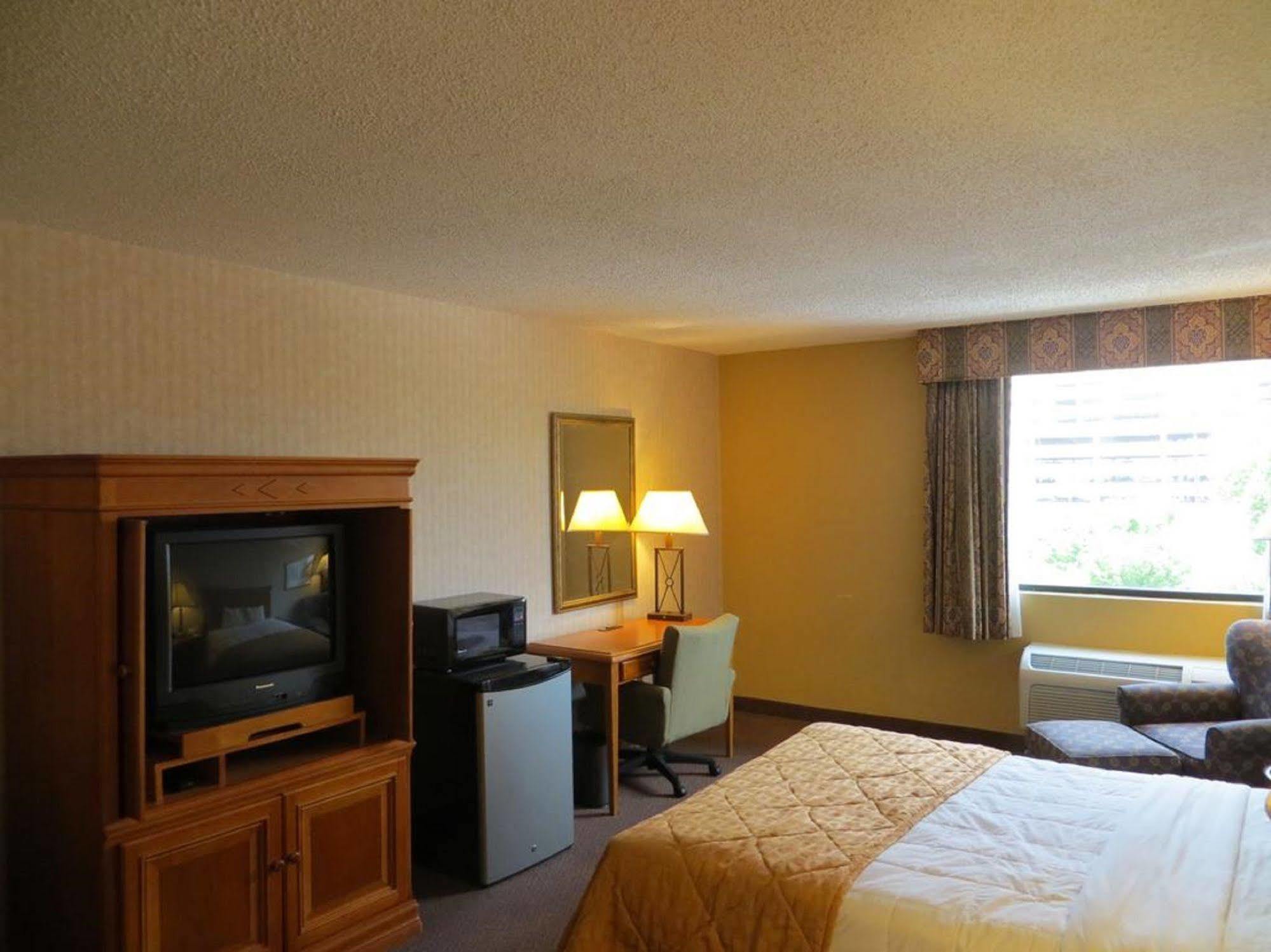 Gateway Hotel Dallas Park Central מראה חיצוני תמונה